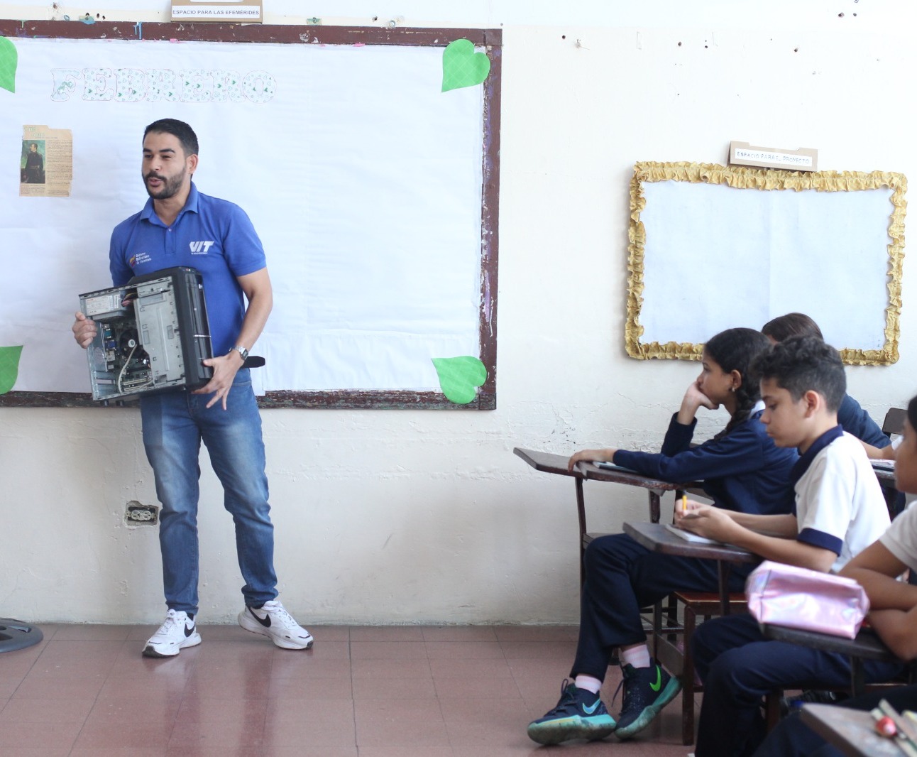 Programa “Tecnología Educativa” beneficia a más de 700 estudiantes en Carirubana